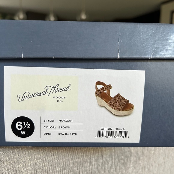 Universal Tread Wedge Sandals - Picture 2 of 2